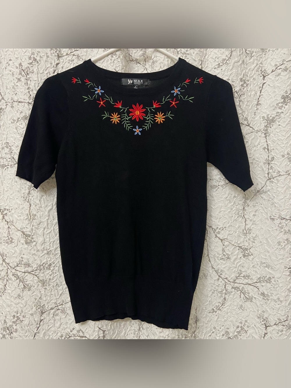 Black Floral-Embroidered Short Sleeve Sweater size small